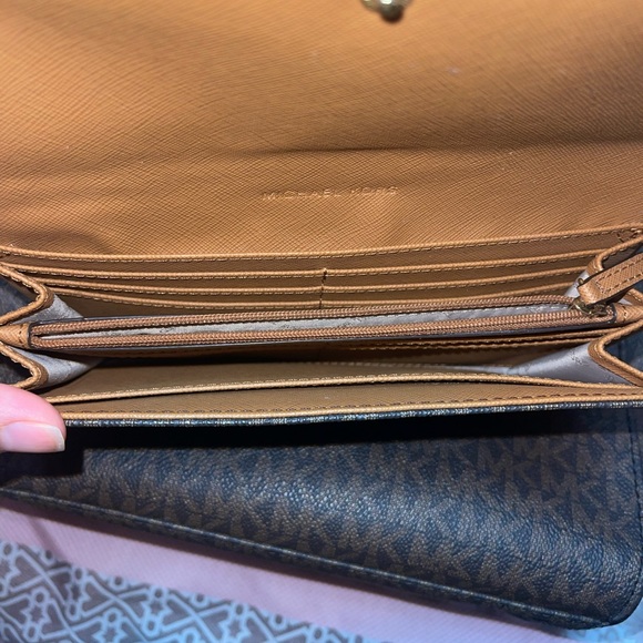 ❌SOLD❌ Michael Kors set - Picture 3 of 3